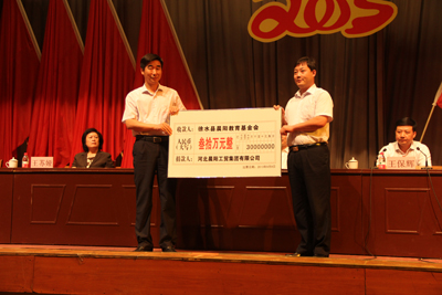 百(bai)傢(jia)媒體(ti)走(zou)進(jin)四季沐歌 “一(yi)帶一(yi)路”交彙點上的(de)綠色工(gong)廠(chǎng)
